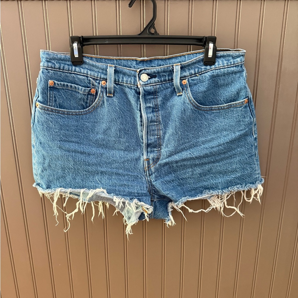 Levi’s shorts 501